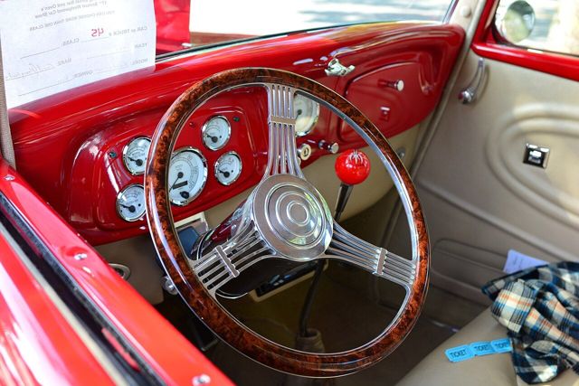 17th Annual Wedgwood Car Show 14 - 1934 Ford 5-window coupe - dashboard